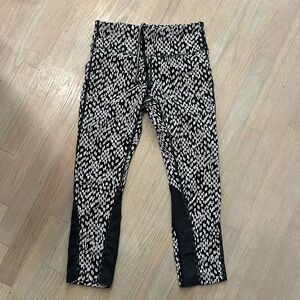 Nike Dri-Fit Black and White Crop Leggings